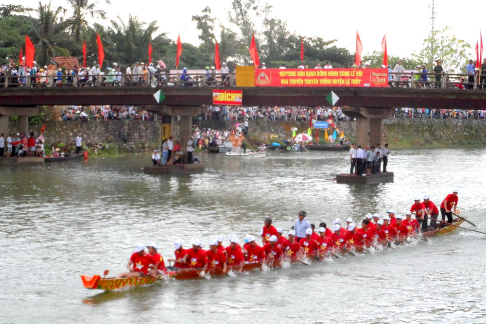 Lễ cúng xuống mùa làng Lệ Sơn