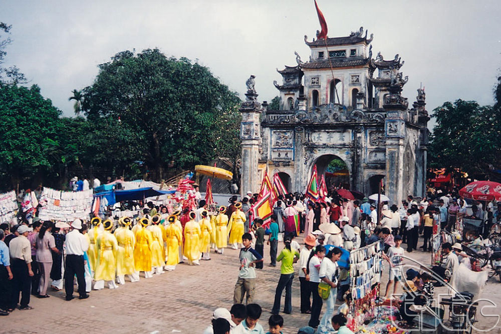 Hội làng Lệ Mật