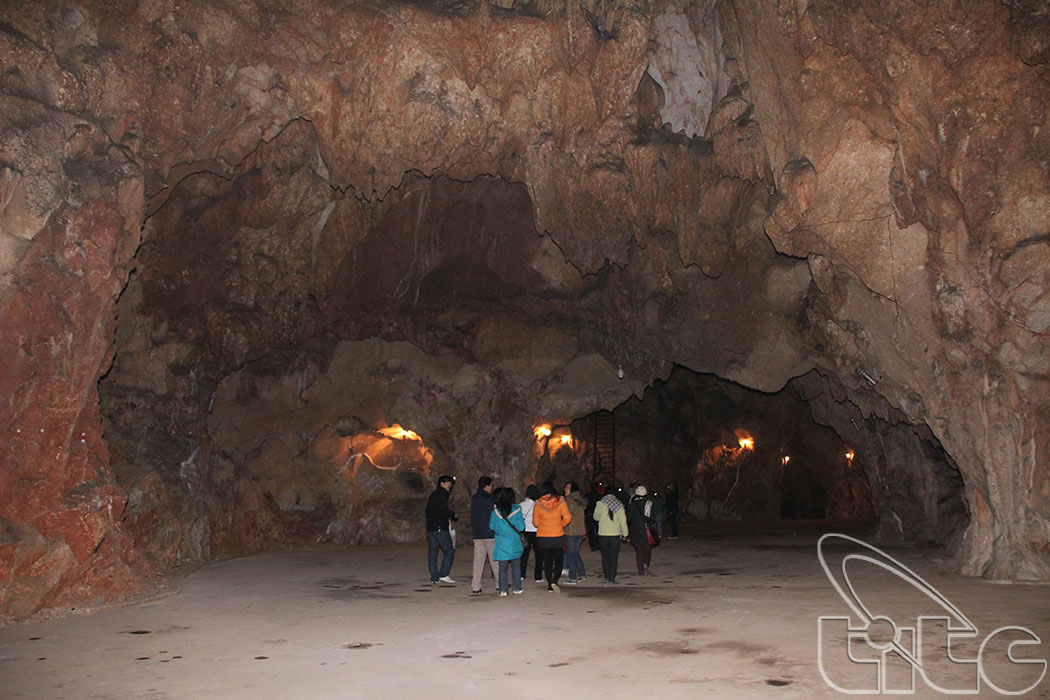 Hang Mỏ Luông (Hang Bộ Đội)